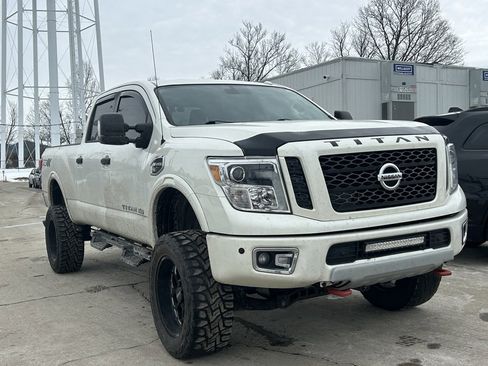 Used 2017 Nissan Titan PRO-4X image 4