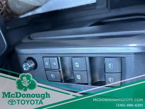 Used 2020 Toyota Tacoma TRD Off-Road w/ Technology Package AWD/4WD image 15