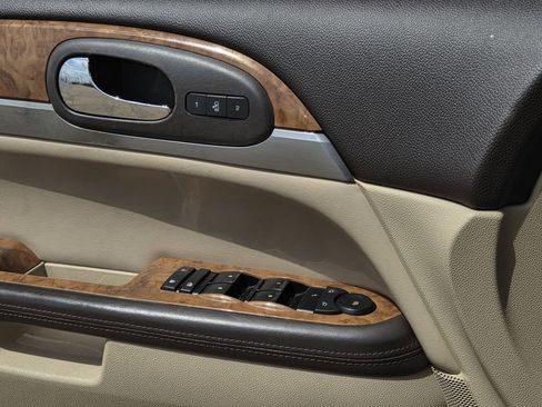 Used 2011 Buick Enclave CXL image 15