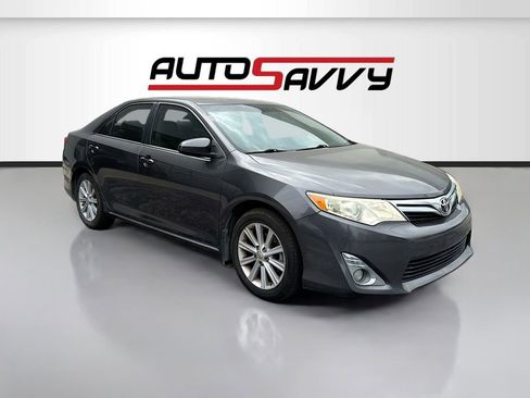 Used 2014 Toyota Camry XLE FWD image 1