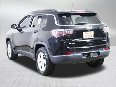 Used 2017 Jeep Compass Latitude w/ Cold Weather Group AWD/4WD image 5
