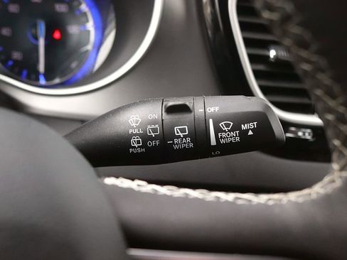 Used 2025 Chrysler Pacifica Select FWD image 23