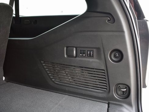 Used 2023 Chevrolet Suburban Premier image 29