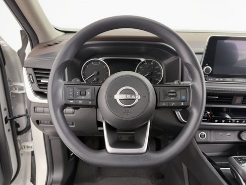 Used 2023 Nissan Rogue SV FWD image 10