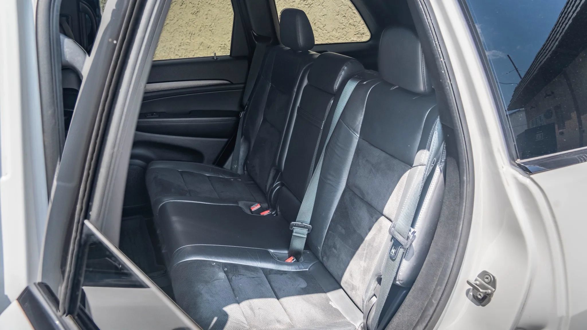 Used 2018 Jeep Grand Cherokee Altitude AWD/4WD image 17
