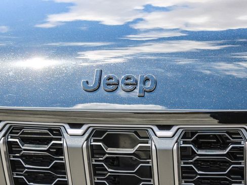 New 2026 Jeep Grand Cherokee Limited w/ Limited Altitude Package AWD/4WD image 6