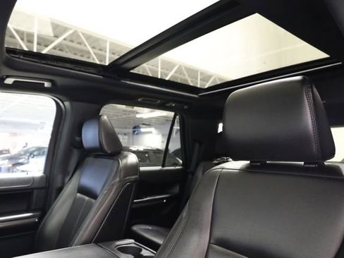 Used 2021 Ford Expedition XLT image 28
