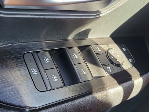 Used 2025 Nissan Kicks SV FWD image 18