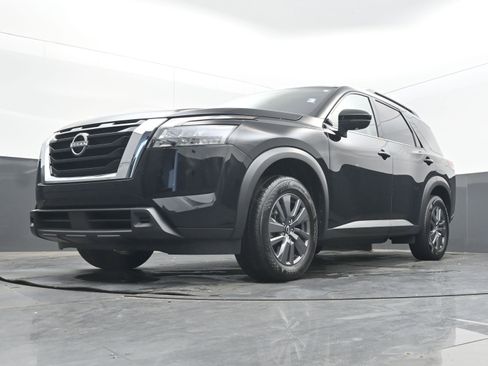 Used 2024 Nissan Pathfinder SV image 25