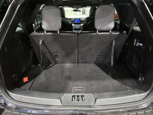 Used 2020 Ford Explorer XLT w/ Equipment Group 202A AWD/4WD image 31