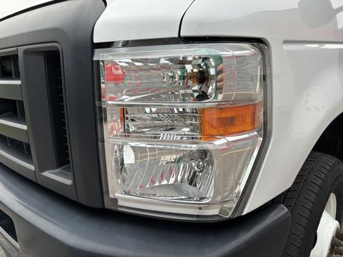 Used 2024 Ford E-350 and Econoline 350 Super Duty RWD image 9