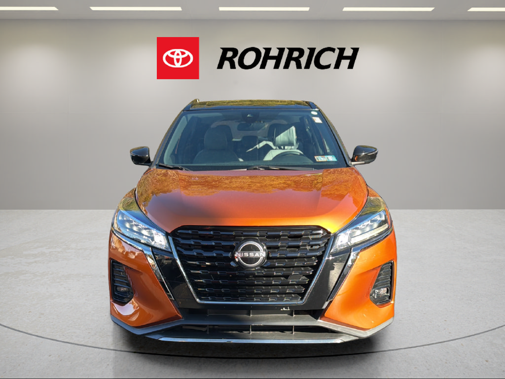 Used 2023 Nissan Kicks SR w/ SR Premium Package FWD image 2