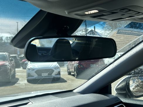 Used 2018 Toyota Camry SE w/ Moonroof Package image 28