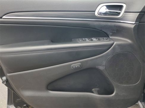 Used 2021 Jeep Grand Cherokee Limited image 10