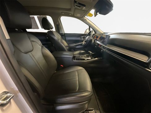 Certified 2024 Kia Sorento S w/ Panoramic Sunroof Package image 25
