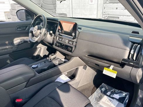 New 2025 Nissan Pathfinder S image 31