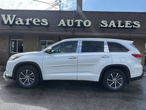 Used 2018 Toyota Highlander XLE w/ Protection Package #3 AWD/4WD image 2
