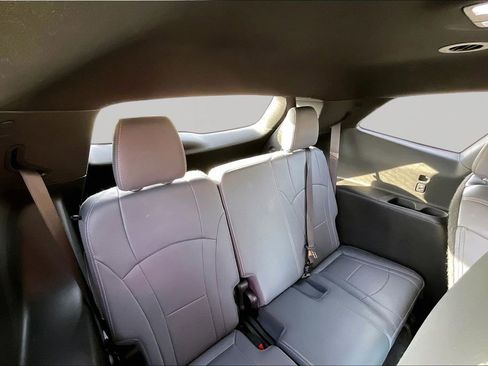 Used 2023 Buick Enclave Essence image 29