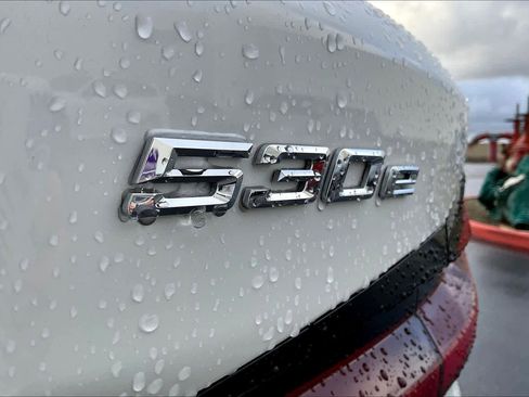 Used 2021 BMW 530e xDrive image 11