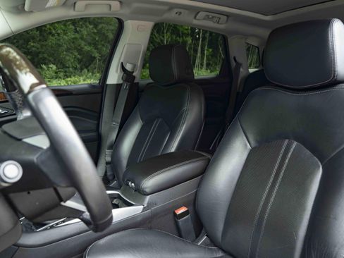 Used 2012 Cadillac SRX Luxury FWD image 17