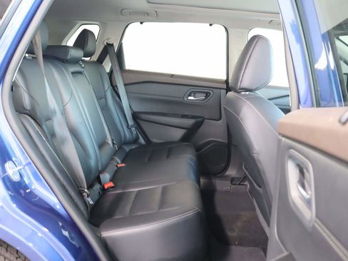 Used 2023 Nissan Rogue SL w/ SL Premium Package image 19