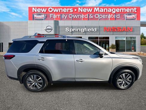 Certified 2023 Nissan Pathfinder SL w/ Lighting Package (N92) image 4
