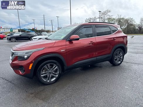 Used 2023 Kia Seltos S AWD/4WD image 2