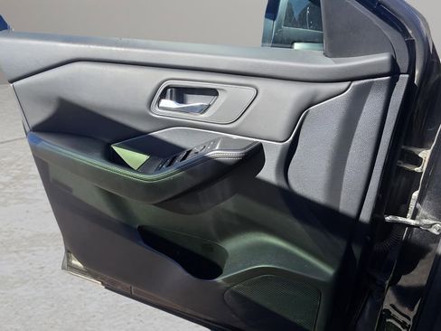 Used 2024 Nissan Rogue SV image 16