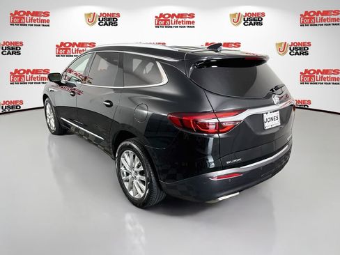 Used 2018 Buick Enclave Premium AWD/4WD image 2