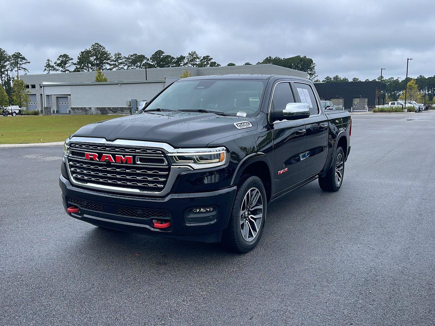Used 2025 RAM 1500 Limited AWD/4WD image 3