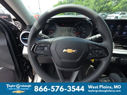 New 2026 Chevrolet Trax LS w/ LS Convenience Package FWD image 17