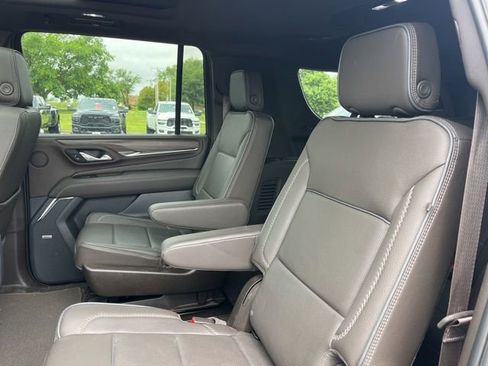 Used 2024 GMC Yukon XL Denali AWD/4WD image 6