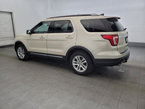 Used 2018 Ford Explorer XLT w/ Equipment Group 202A image 3