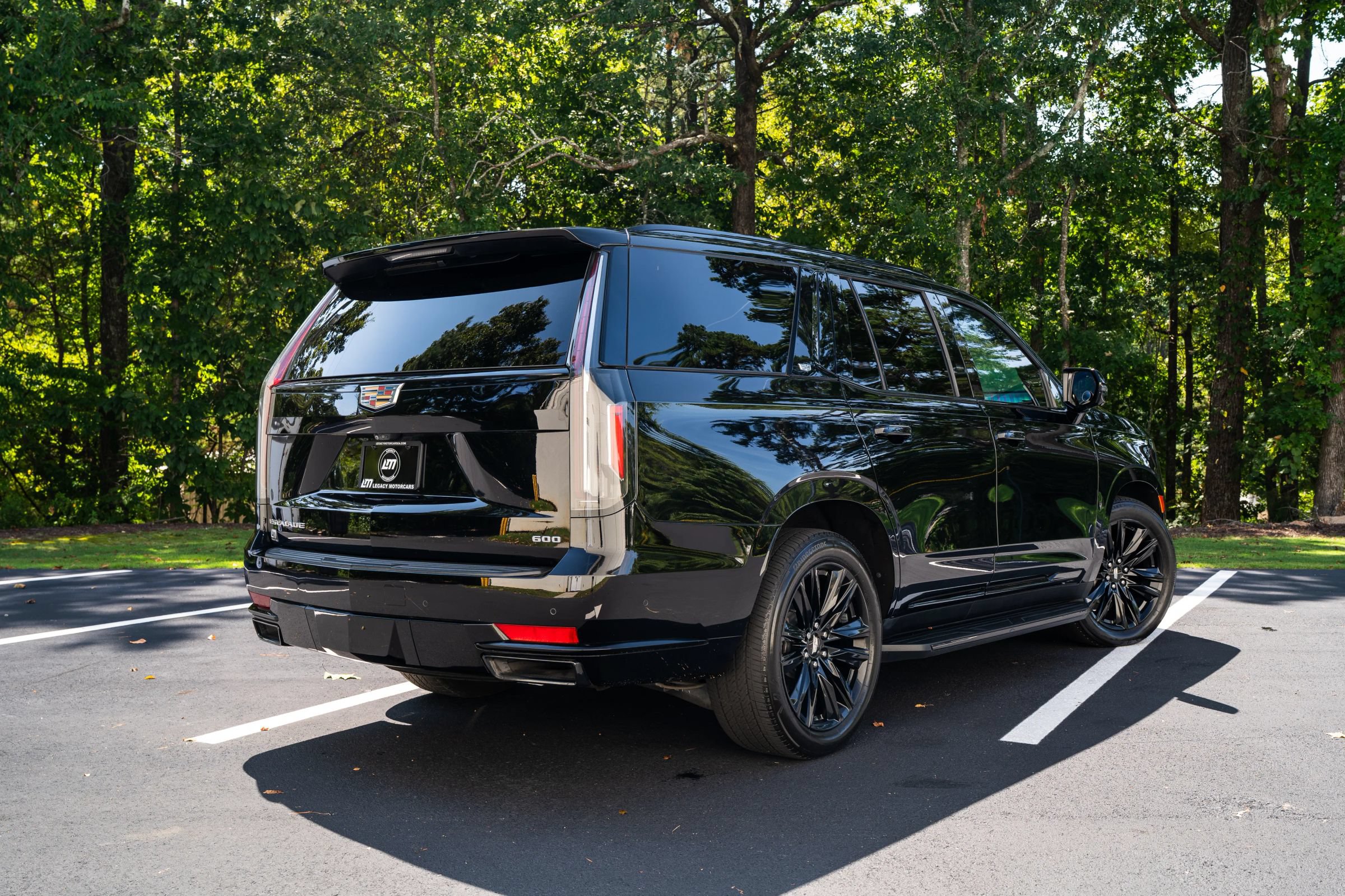 Used 2022 Cadillac Escalade Sport Platinum AWD/4WD image 2