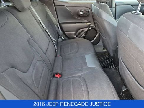 Used 2016 Jeep Renegade Latitude AWD/4WD image 28