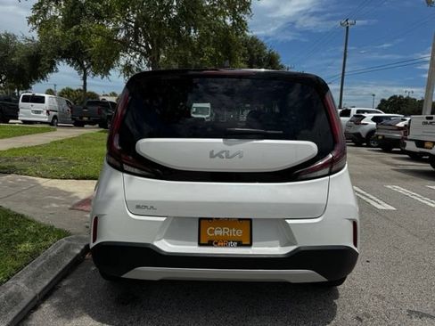 Used 2025 Kia Soul LX w/ LX Technology Package FWD image 9