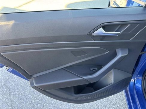 Used 2023 Volkswagen Jetta SE w/ Panoramic Sunroof Package image 24