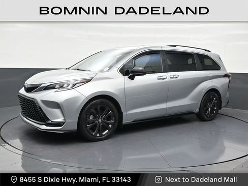 Used 2024 Toyota Sienna XSE w/ XSE Plus Package FWD image 1