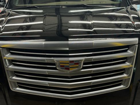 Used 2019 Cadillac Escalade Platinum AWD/4WD image 5