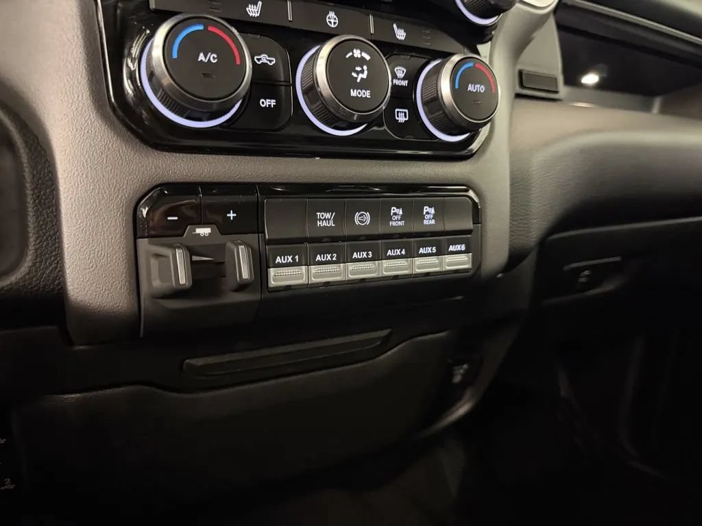 Used 2022 RAM 2500 Big Horn w/ Level C Equiment Group AWD/4WD image 27