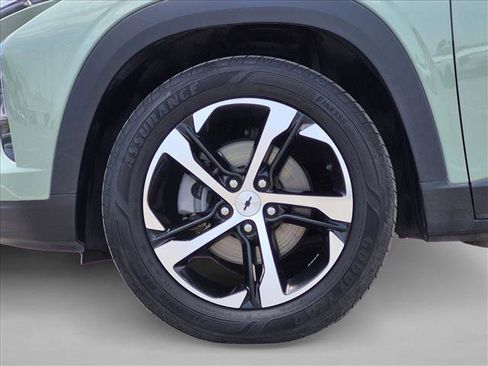 Used 2024 Chevrolet Trax RS w/ Sunroof Package FWD image 24