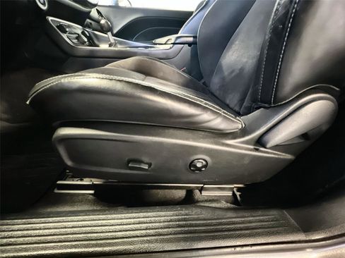 Used 2015 Dodge Challenger R/T Plus image 11