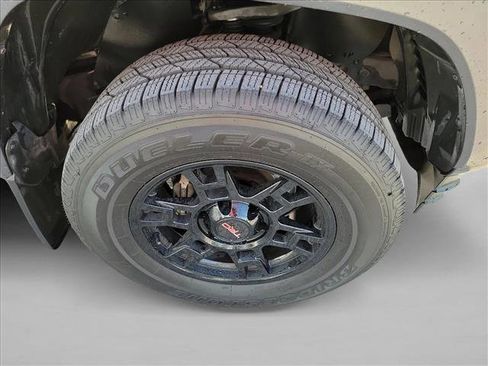Used 2022 Toyota Tacoma TRD Sport w/ Technology Package RWD image 10