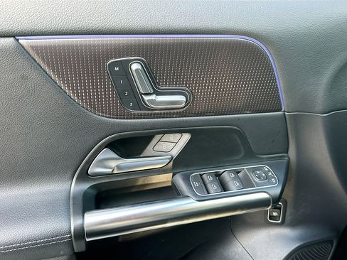 Used 2023 Mercedes-Benz GLA 250 4MATIC image 17