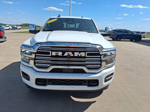 Used 2026 RAM 2500 Laramie AWD/4WD image 3