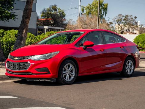 Used 2017 Chevrolet Cruze LT FWD image 1