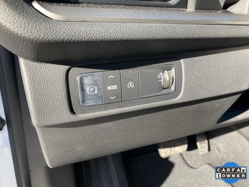 Used 2025 Chevrolet Traverse LT image 13