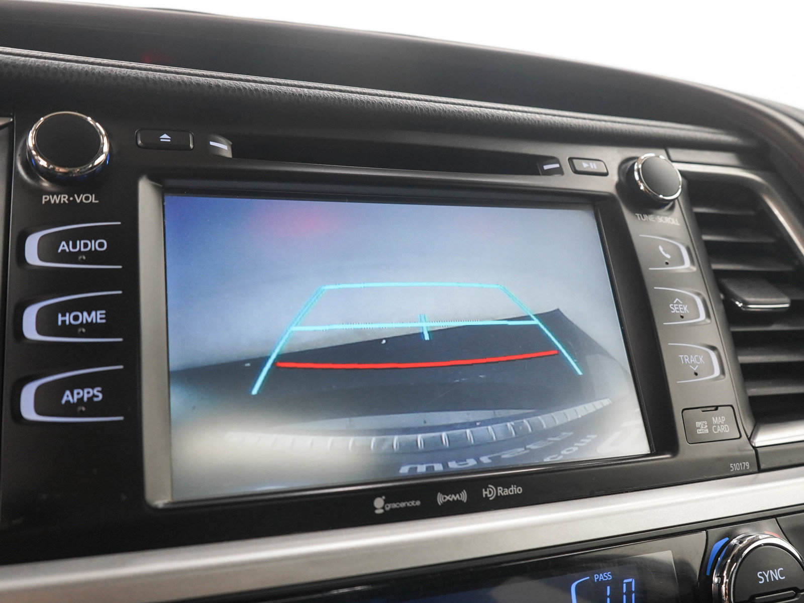 Used 2018 Toyota Highlander XLE AWD/4WD image 29