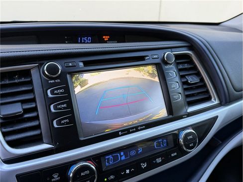Used 2016 Toyota Highlander Plus AWD/4WD image 15