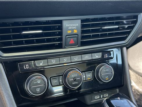 Used 2024 Volkswagen Jetta SE image 25